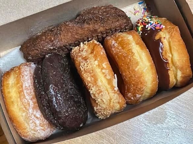 5 Donuts.